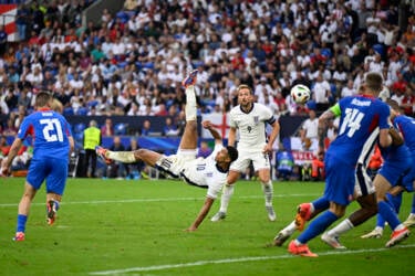 Nikon magazine -  photographing football 