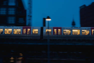 Nikon magazine - Antonia Thomsen low-light and street nights